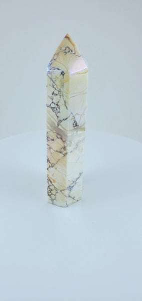 Aura Howlite Tower