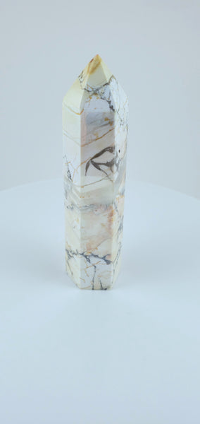 Aura Howlite Tower