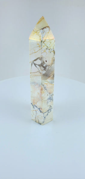 Aura Howlite Tower