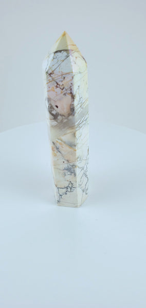 Aura Howlite Tower